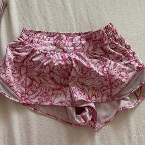 LULULEMON HOTTY HOT 2.5” shorts